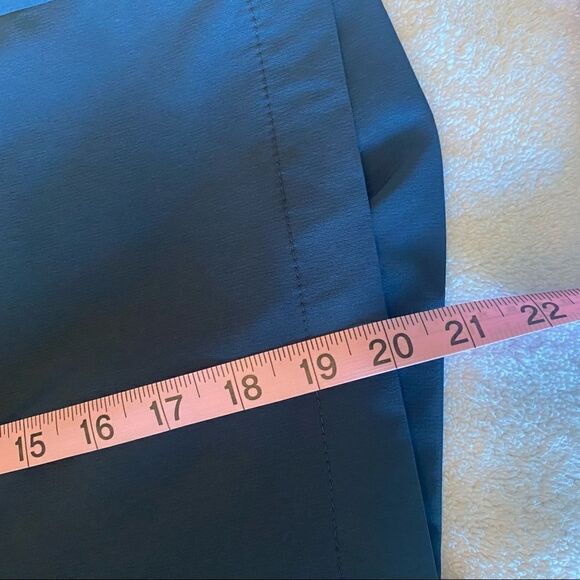 Greg Norman Flat Front Golf Shorts - Picture 3 of 11